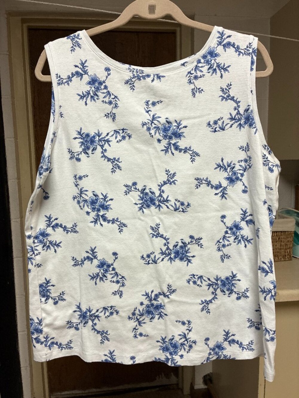 Croft & Barrow The Classic Tank, XXL White w/blue floral design